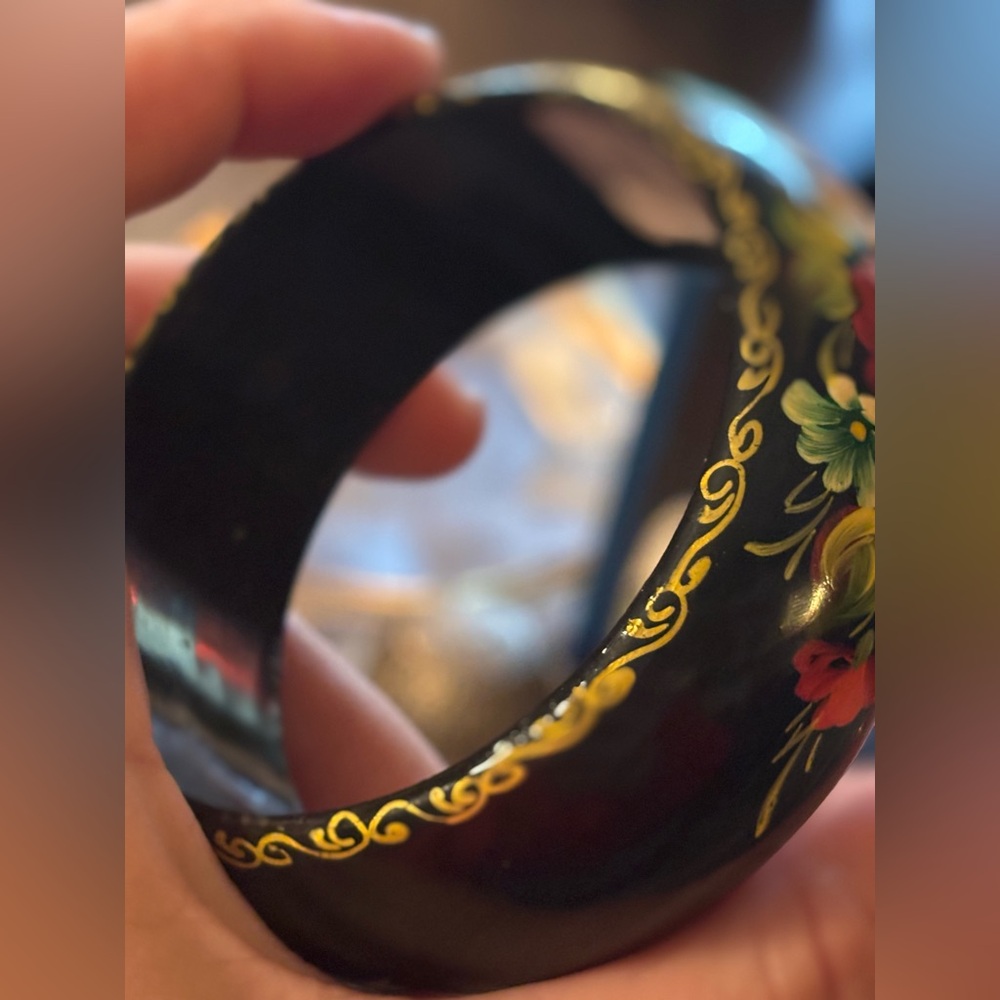 VINTAGE Russian Black Lacquer Floral Painted Bangle Bracelet Small - Picture 13 of 17